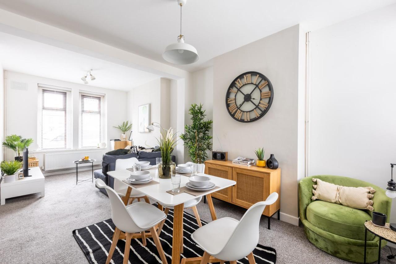 Levi Suite By Koya Homes - 3-Bedroom Home, Downtown Cardiff, Free Parking Экстерьер фото