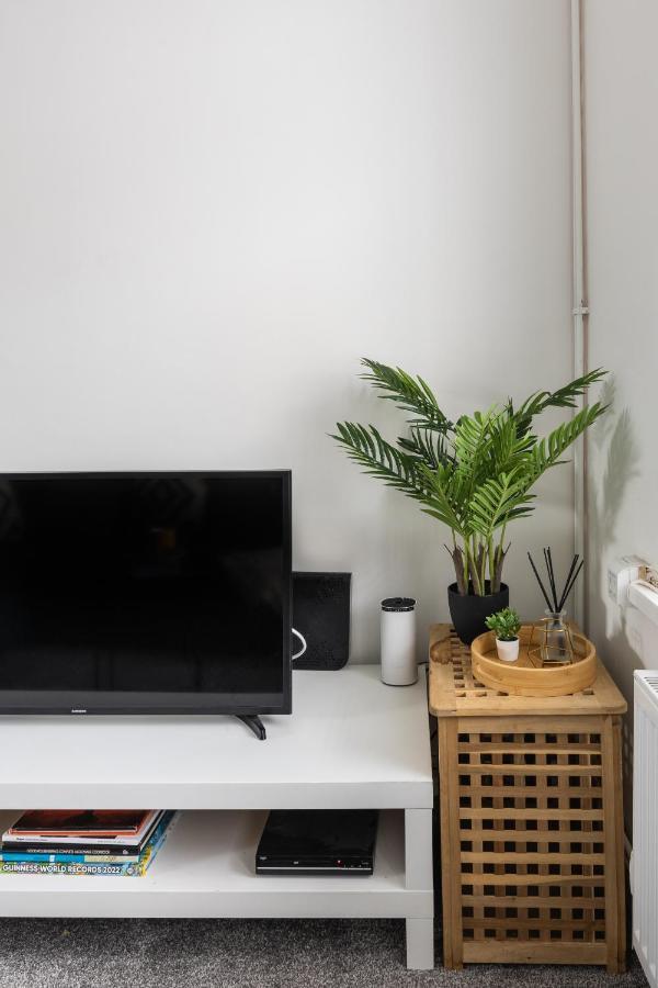 Levi Suite By Koya Homes - 3-Bedroom Home, Downtown Cardiff, Free Parking Экстерьер фото