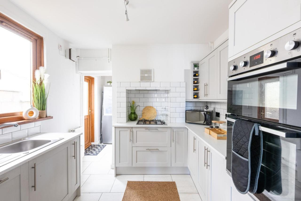 Levi Suite By Koya Homes - 3-Bedroom Home, Downtown Cardiff, Free Parking Экстерьер фото